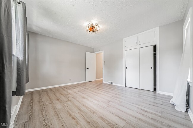 Building Photo - 24111 Edgehill Dr