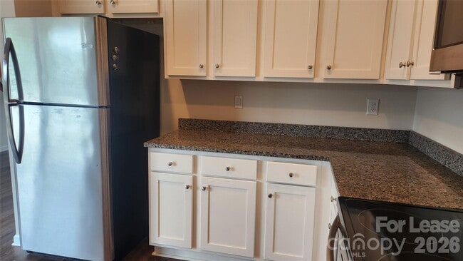 Building Photo - 14320 Moss Rd