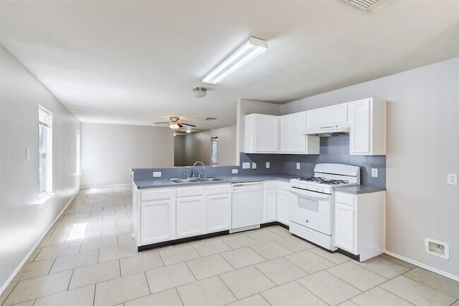 Building Photo - 7519 Kennemer Dr