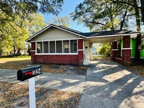 Building Photo - Completely renovated 4/2 Single Family home ! Available now!