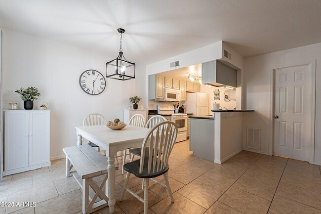 Building Photo - 14234 N Oakwood Ln