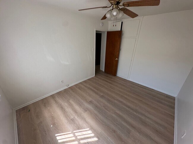 Building Photo - $500 OFF 1ST MONTHS RENT! Bright 2 Bedroom...