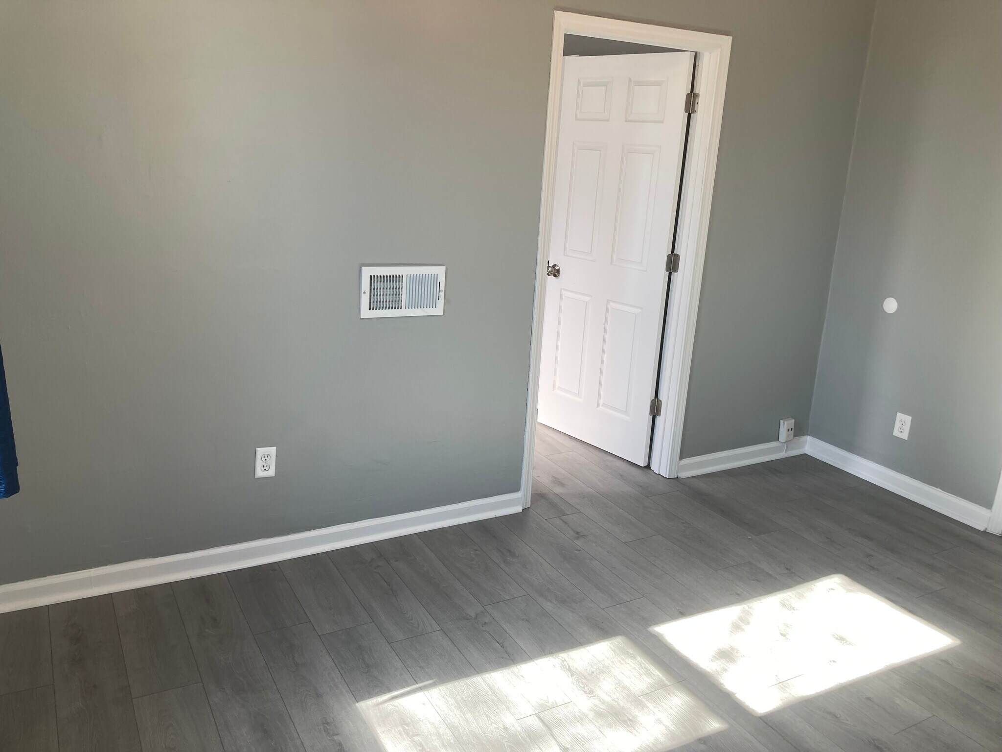 Building Photo - 8 N Indiana Ave