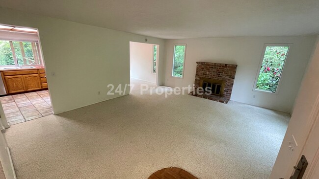 Building Photo - Stunning Home in Tranquil SW Neighborhood