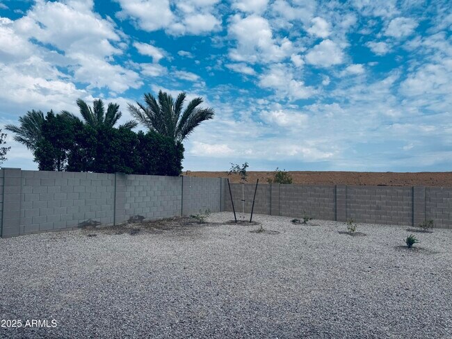 Building Photo - 15402 W Cottontail Ln