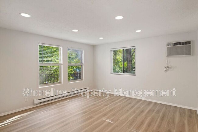 Building Photo - 2110 Brittany Ln