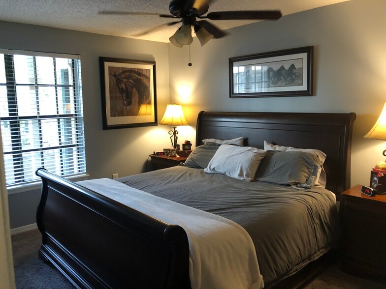 Building Photo - 1000 W Horatio St