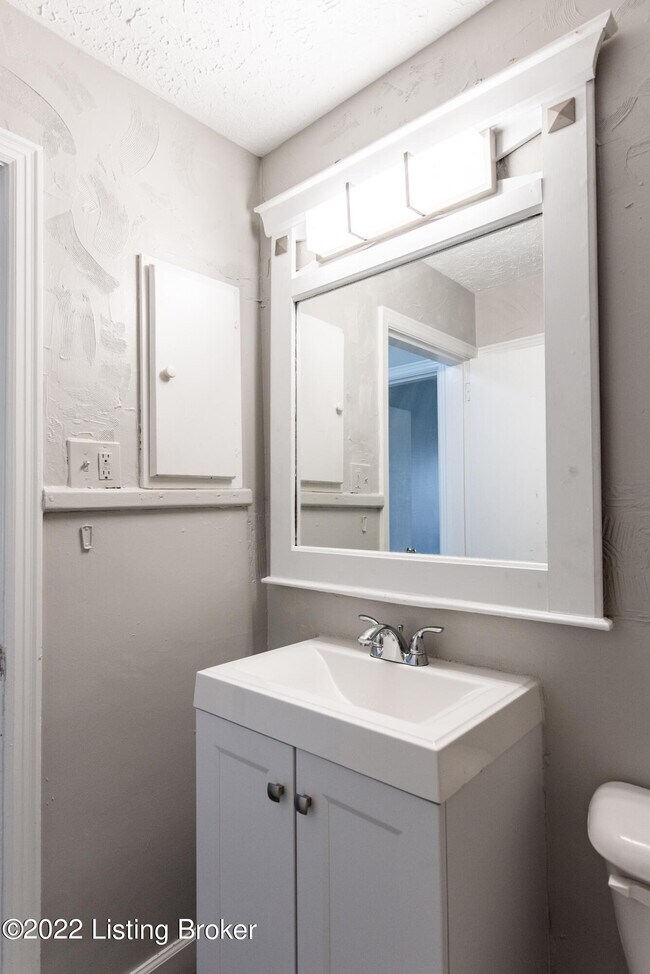 Building Photo - 1008 Meadow Hill Rd