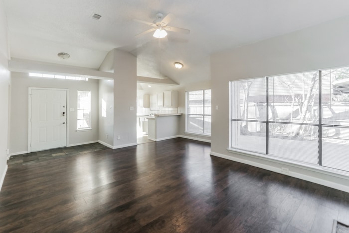 Building Photo - 1331 Glencliff Ct