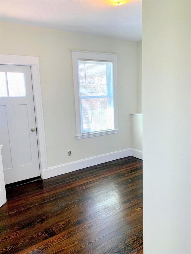 Building Photo - 98 Bristol Rd