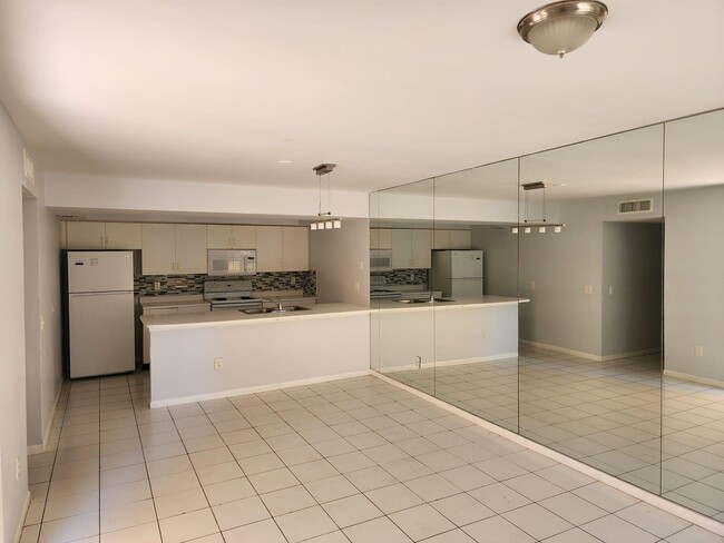 Building Photo - 176 Waterside Dr