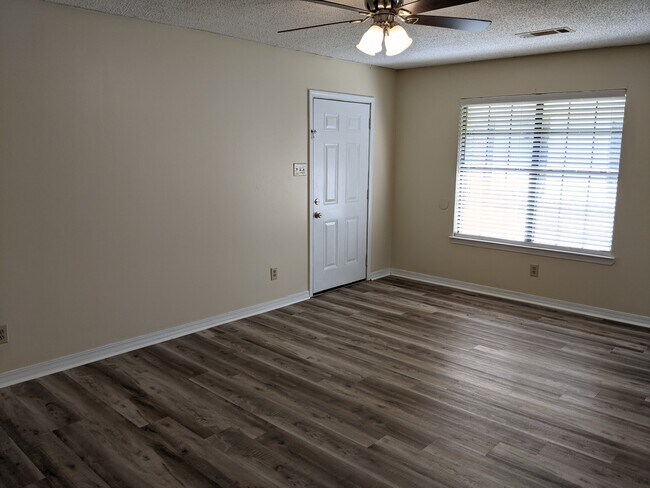 Building Photo - 1406 Hartje Ln