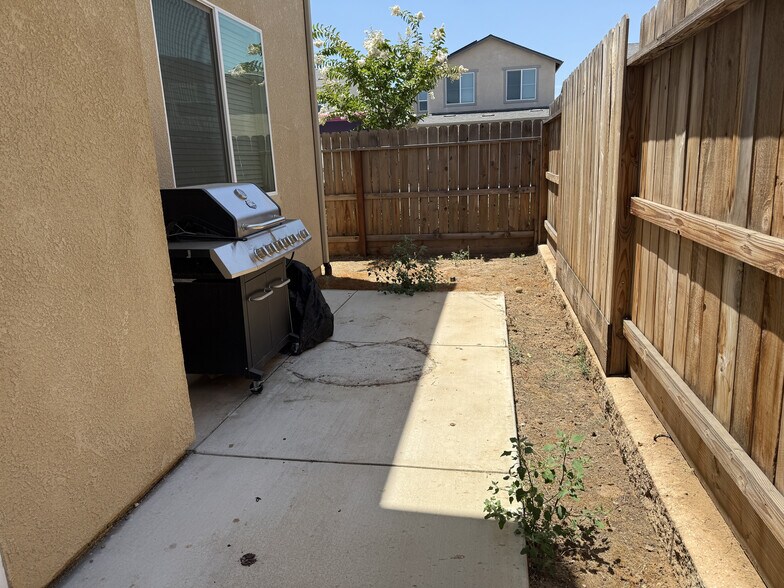 Yard - 6390 E Meritage Dr