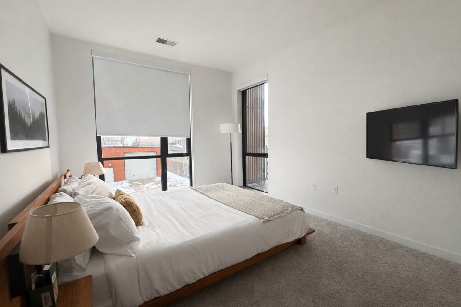 Building Photo - 324 S 2nd St