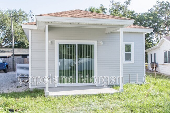 Building Photo - 3720 Iris St N