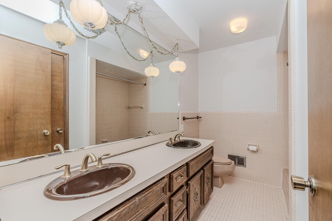 Building Photo - 22745 Wrexford Dr