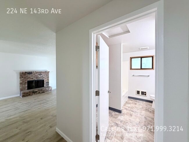 Building Photo - 224 NE 143rd Ave