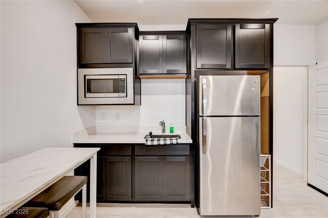 Building Photo - 3791 McLeod Dr