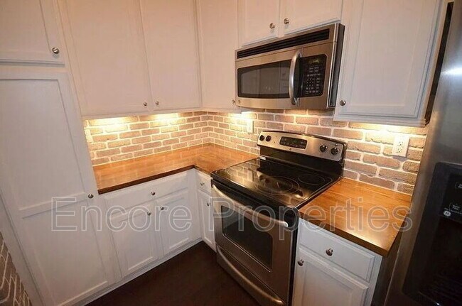 Building Photo - 936 Portstewart Dr