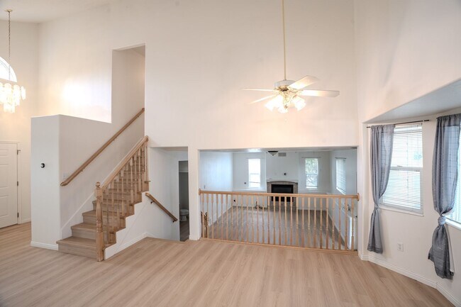 Building Photo - Beautiful Remodeled Home In Great Clinton Area