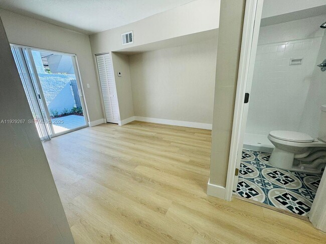 Building Photo - 2940 W Flagler St