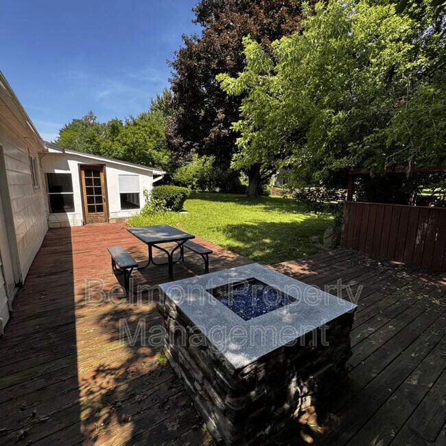 Building Photo - 23960 Willowbrook Dr