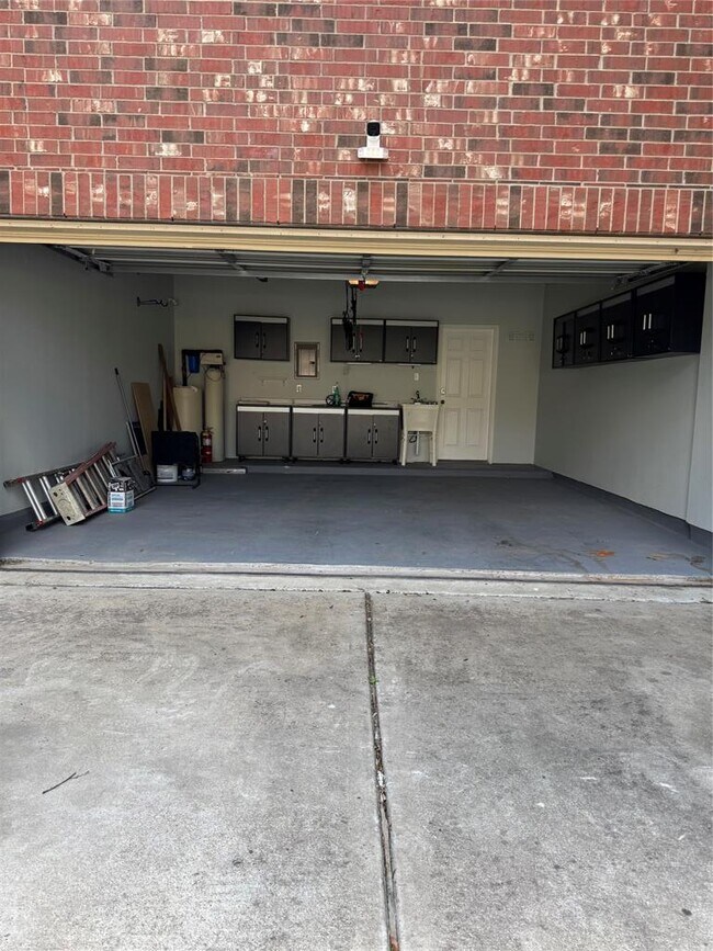 Building Photo - 2306 Brookhollow Terrace
