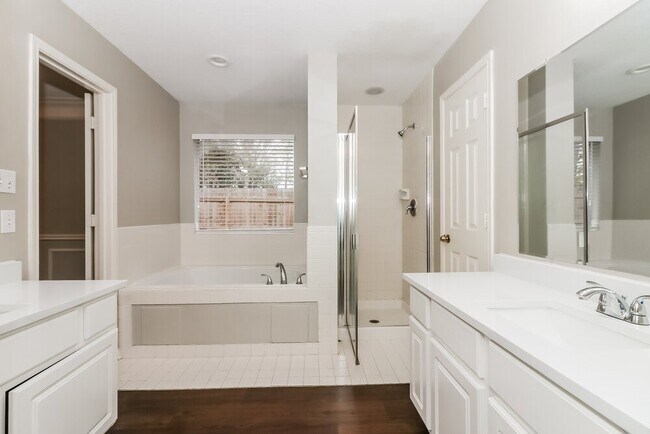 Building Photo - 607 Loggers Chase Ct