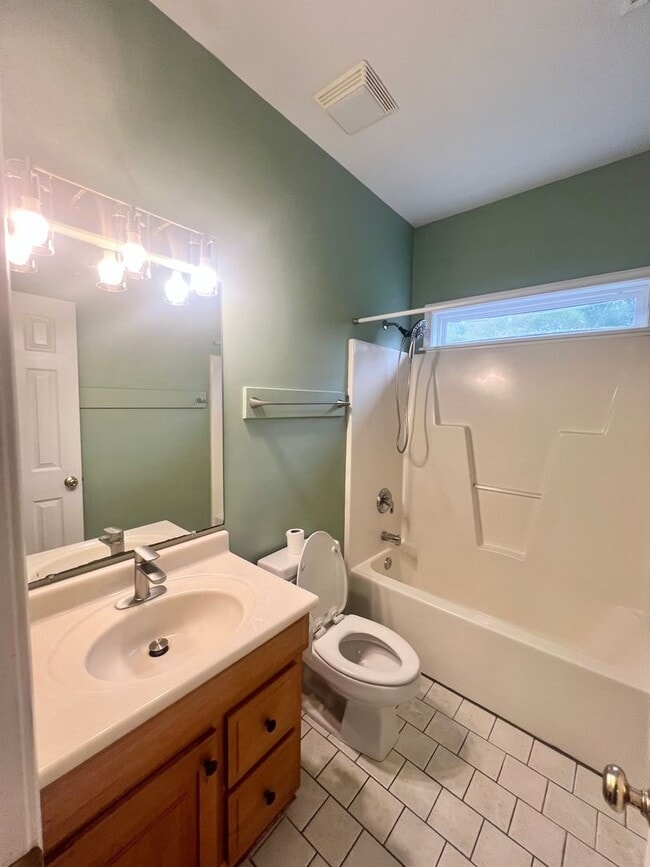 Building Photo - "THE TREE HOUSE" 1BR house/ 1 mile to UNCW...
