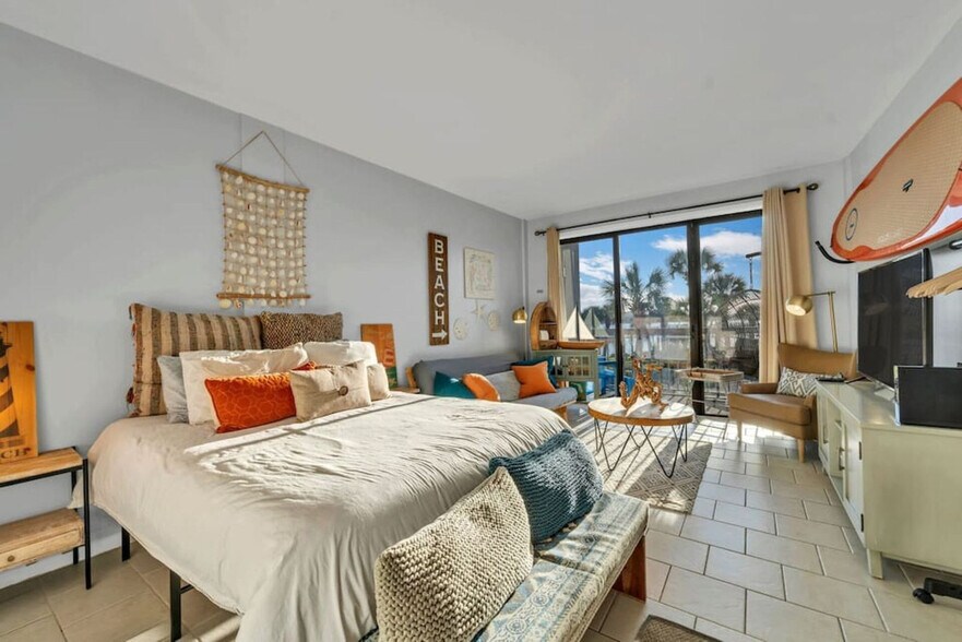 Building Photo - 214 Miracle Strip Pkwy SW