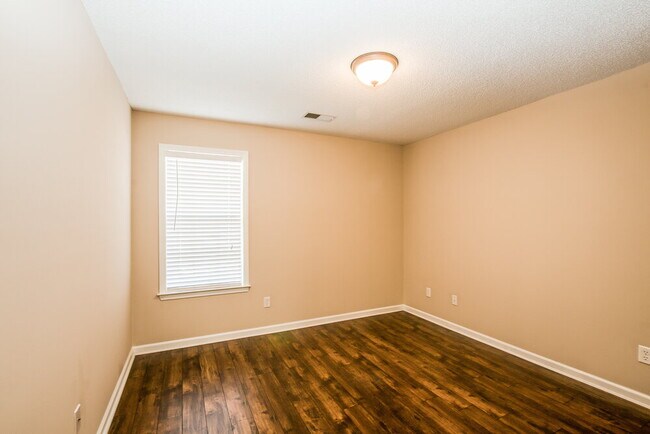 Building Photo - 168 Tanner Cove