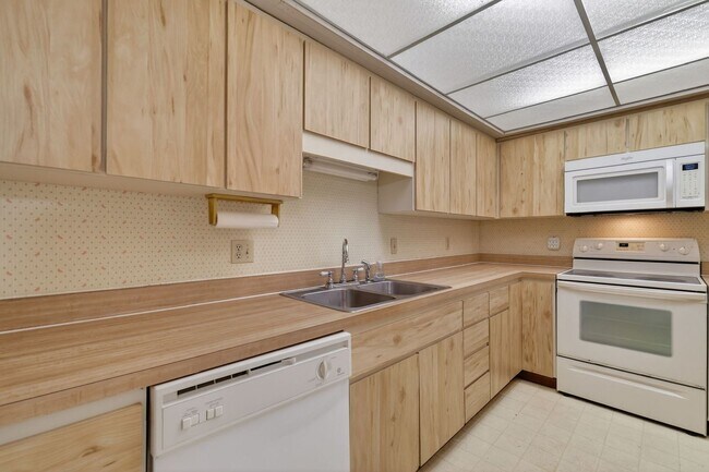 Building Photo - Spacious 2/2 in Leesburg Near Treadway Elementary – Bonus Room