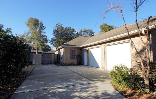 Building Photo - Swift Creek