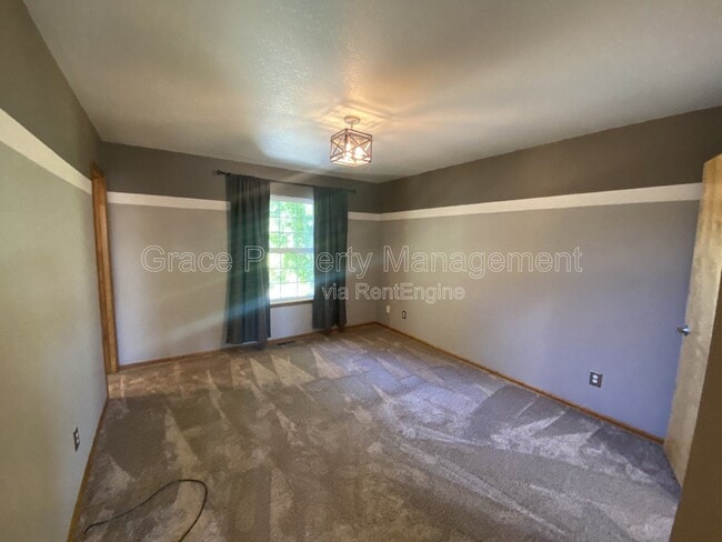 Building Photo - 13052 Grape Ct