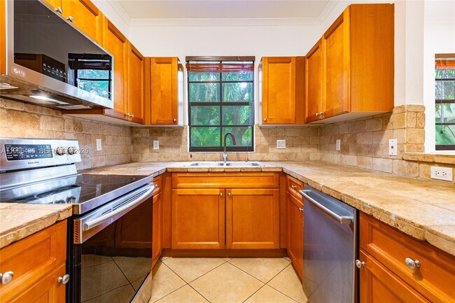 Building Photo - 2819 Coconut Ave