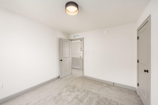 Building Photo - 391 Brehl Ave
