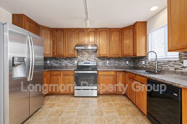 Building Photo - 5727 Skyline Ave