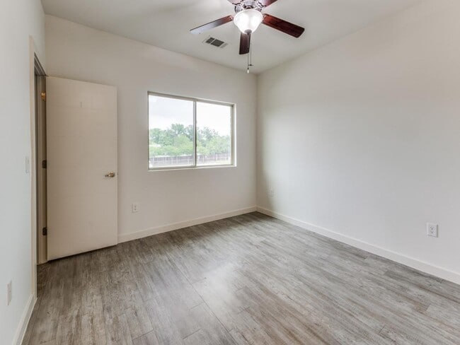 Building Photo - 7805 Cooper Ln