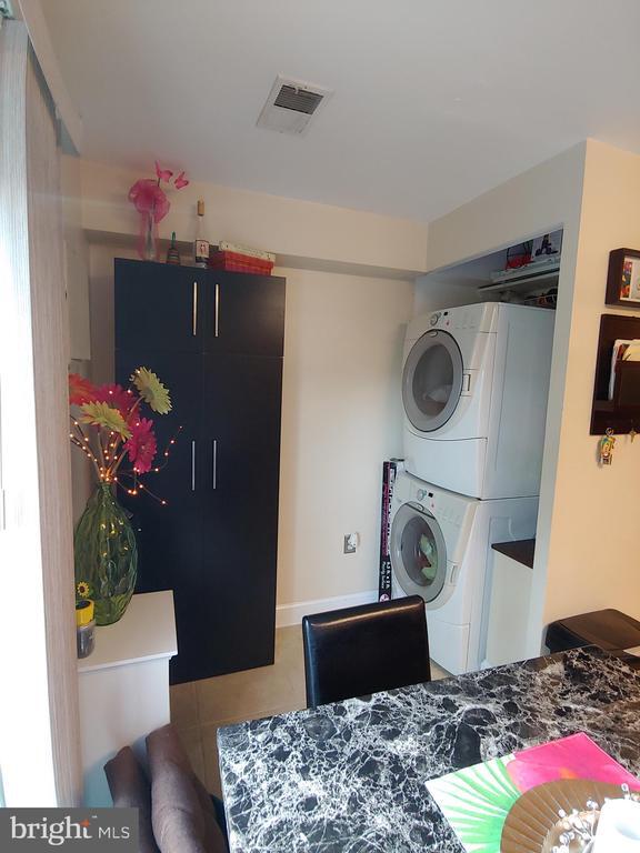 Building Photo - 8435 Norwood Dr