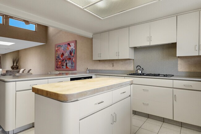 Building Photo - 11 Ronda Dr