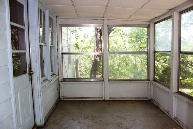 Building Photo - NEXT TO KSU!!!