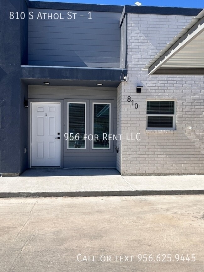 Building Photo - 810 S Athol St