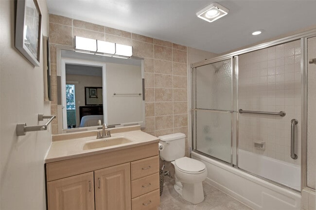 Building Photo - 4302 Martinique Cir