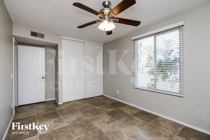 Building Photo - 2331 E Alameda Dr