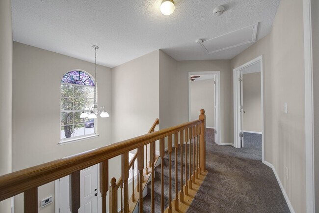 Building Photo - Wonderful Three Bed Two and a Half Bath Ho...