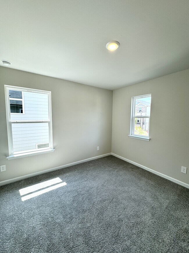 Building Photo - 2103 Baron Mnr Dr