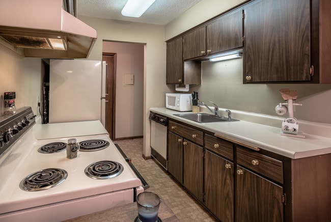 Building Photo - 941 11th Ave S