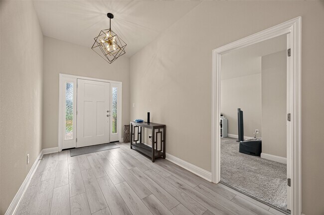 Building Photo - 2605 Golden Palms Ln