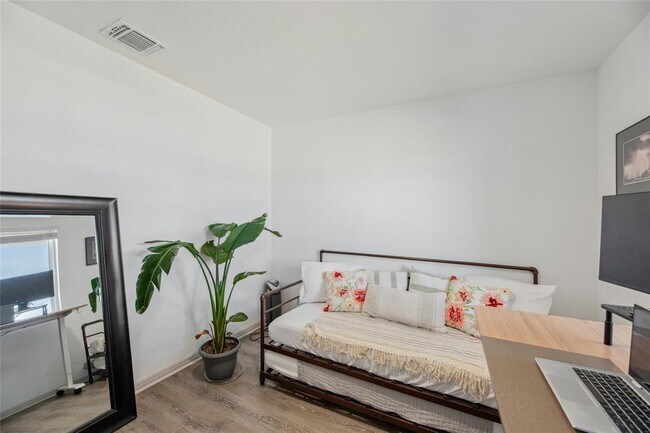 Building Photo - 241 Sweetwater Crk Ln