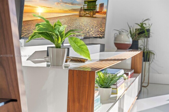 Building Photo - 2301 Collins Ave